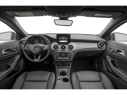 Used 2020 Mercedes-Benz GLA 250 4MATIC w/ Premium Package image 8