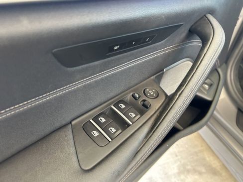 Used 2022 BMW 540i xDrive w/ M Sport Package image 39