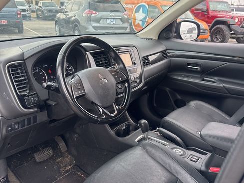 Used 2016 Mitsubishi Outlander SEL image 5