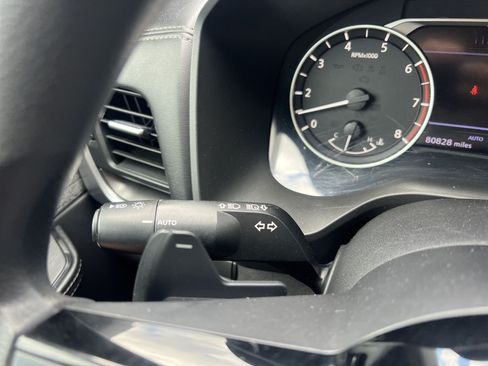 Used 2023 Nissan Rogue SV AWD/4WD image 9