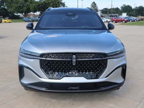 Used 2024 Lincoln Nautilus Reserve w/ Equipment Group 202A AWD/4WD image 2