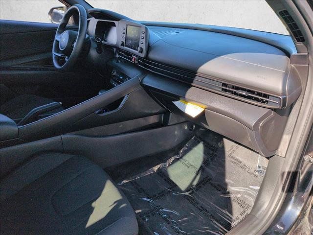 Used 2025 Hyundai Elantra Sport FWD image 27