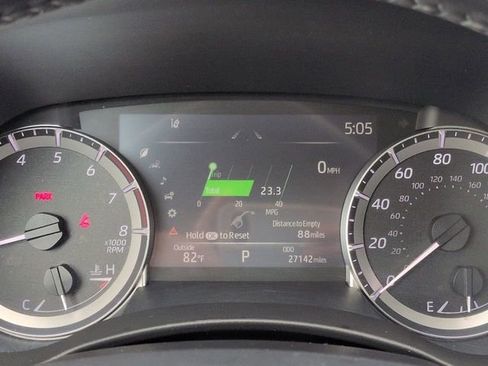 Used 2023 Toyota Highlander XLE FWD image 27