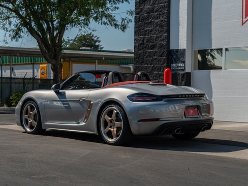 Used 2021 Porsche 718 Boxster RWD image 22