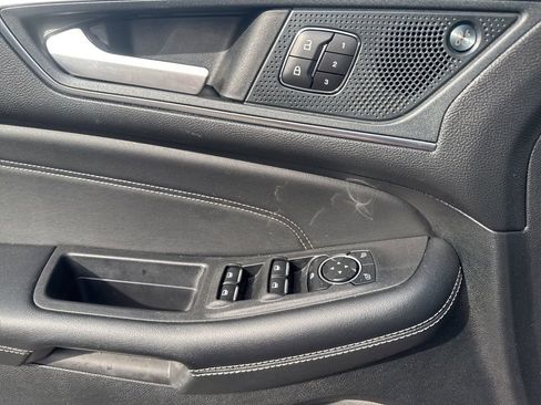 Used 2024 Ford Edge Titanium image 11