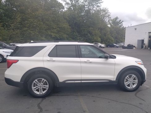 Used 2022 Ford Explorer XLT w/ Class IV Trailer Tow Package image 2