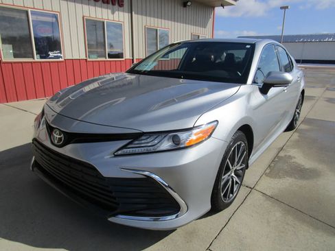 Used 2024 Toyota Camry XLE FWD image 2