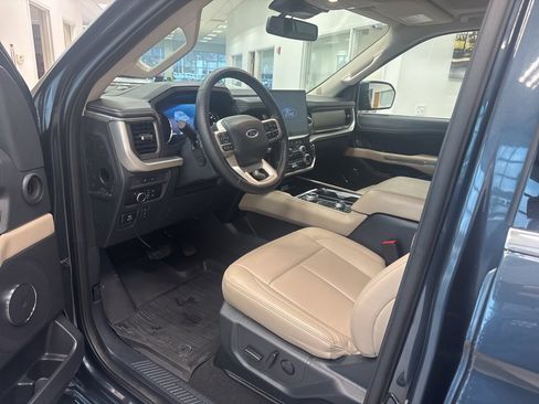 Used 2024 Ford Expedition XLT image 2