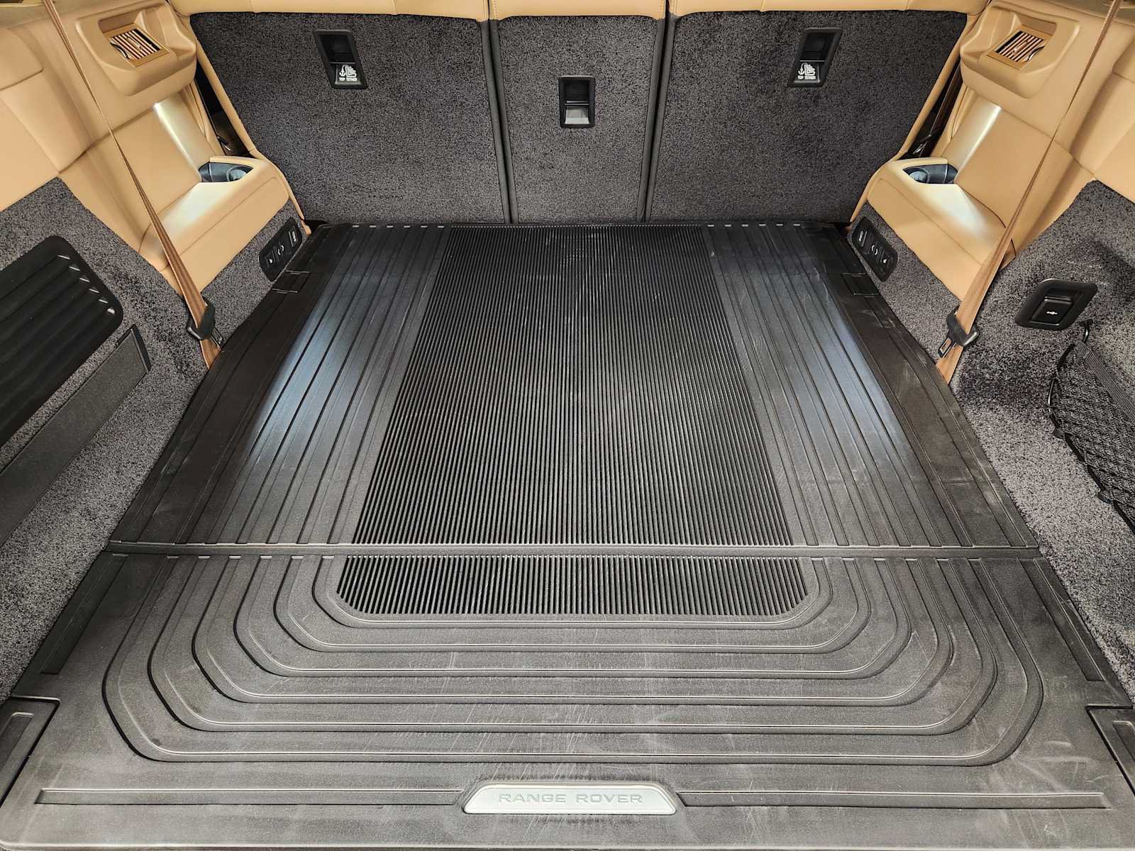 New 2026 Land Rover Range Rover Long Wheelbase SE AWD/4WD image 32