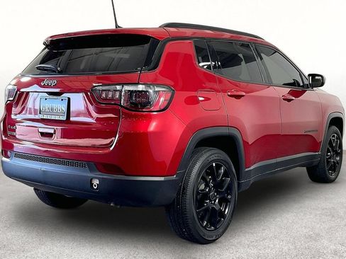Used 2025 Jeep Compass Latitude w/ Altitude Special Edition AWD/4WD image 4