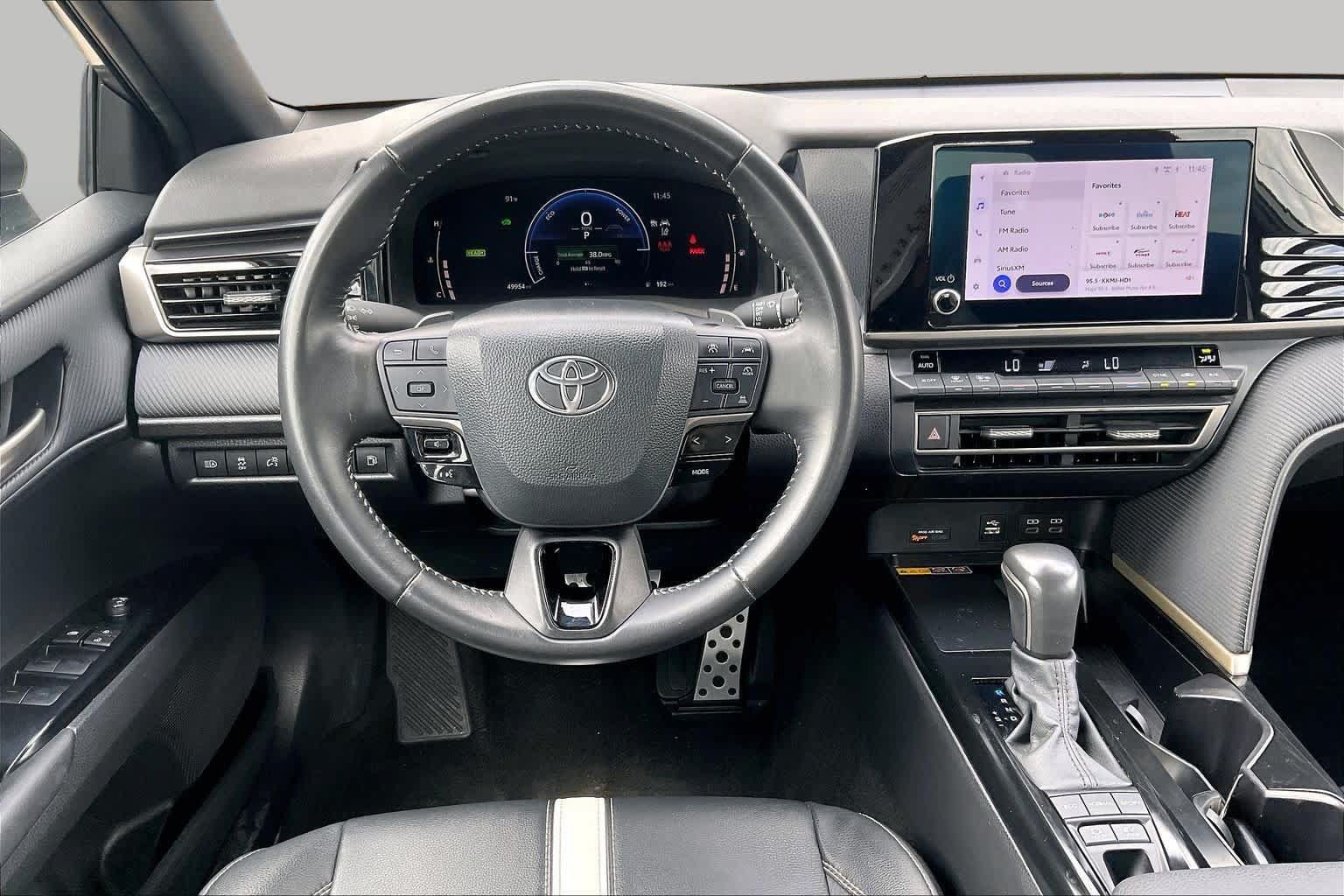 Used 2025 Toyota Camry SE FWD image 6