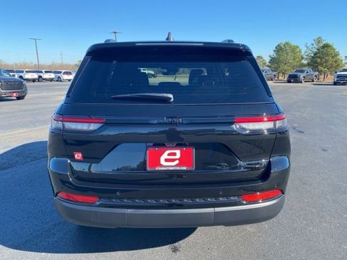 New 2025 Jeep Grand Cherokee Altitude image 6