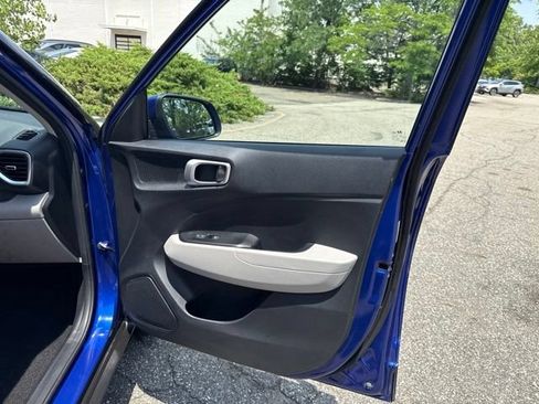 Used 2024 Hyundai Venue SEL FWD image 34