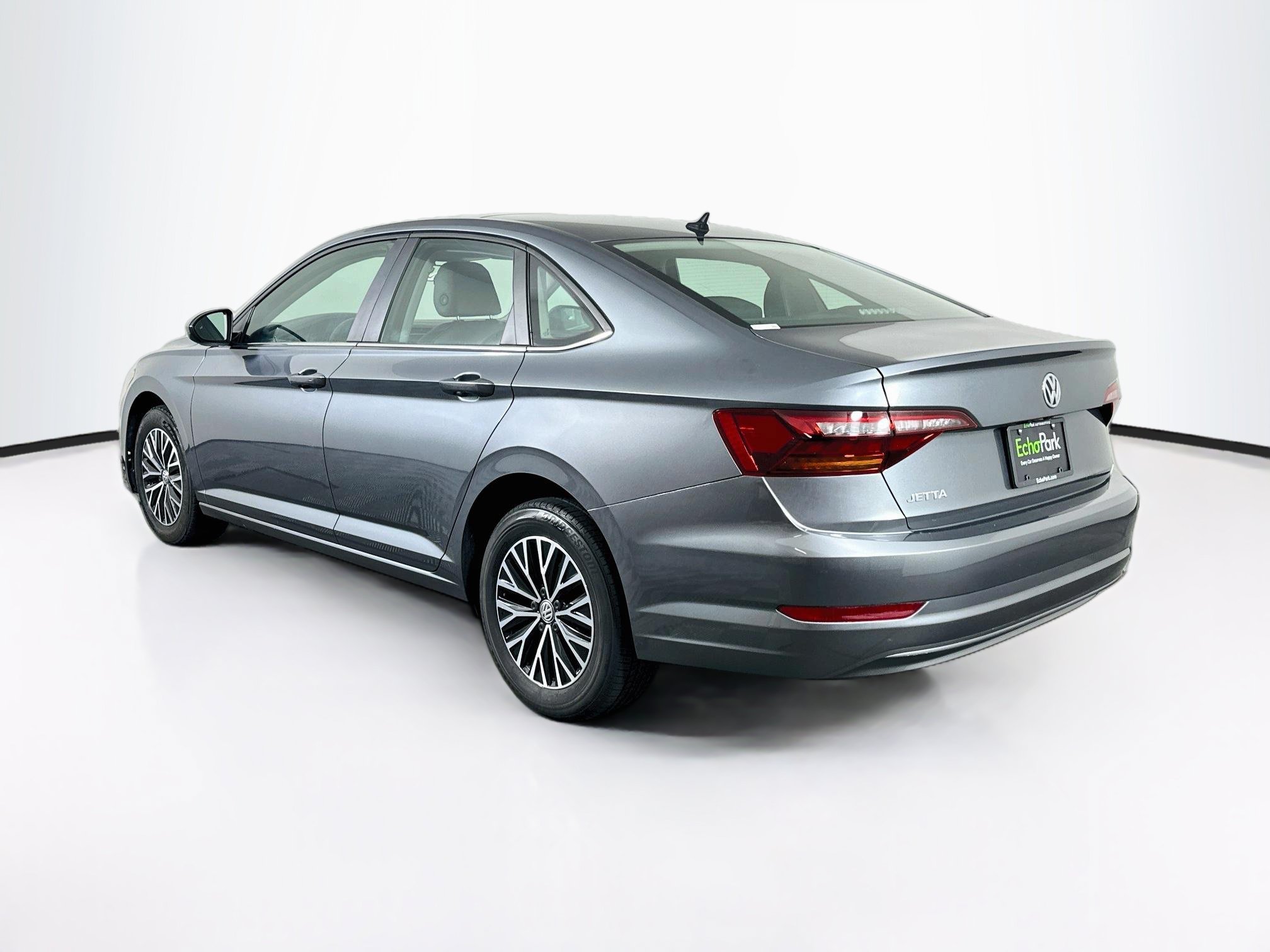 Used 2019 Volkswagen Jetta SE w/ Cold Weather Package FWD image 5