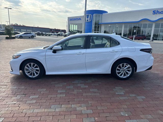 Used 2023 Toyota Camry LE FWD image 5