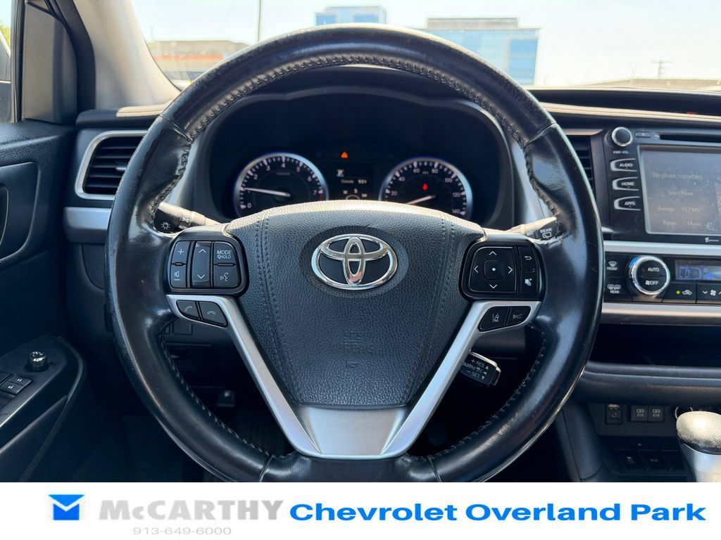 Used 2017 Toyota Highlander SE FWD image 12