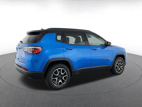 Used 2025 Jeep Compass Trailhawk AWD/4WD image 11