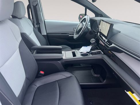 New 2026 Toyota Sienna XSE image 15