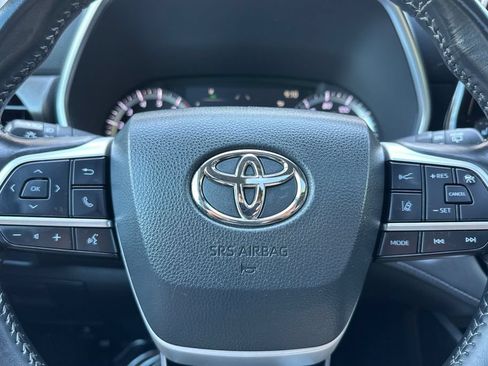 Used 2023 Toyota Highlander XLE FWD image 23