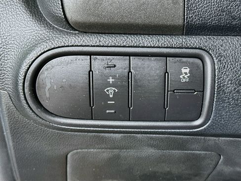 Used 2017 Kia Forte LX FWD image 17