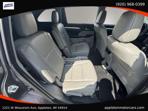 Used 2018 Toyota Highlander XLE AWD/4WD image 42