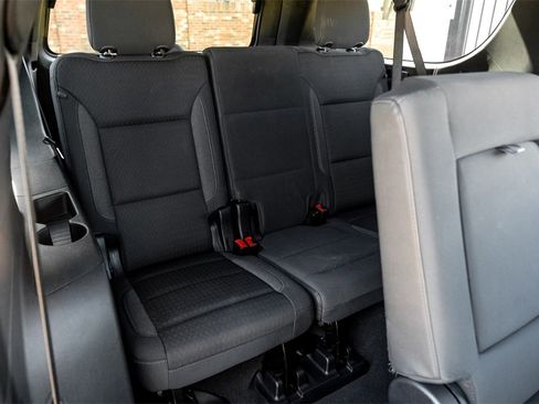 Used 2025 Chevrolet Suburban LS image 41