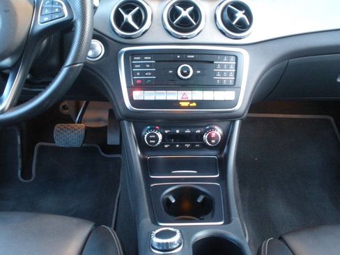 Used 2019 Mercedes-Benz GLA 250 4MATIC image 38