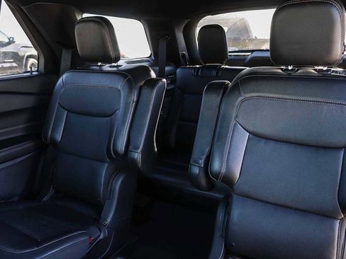 Used 2020 Ford Explorer Limited image 19