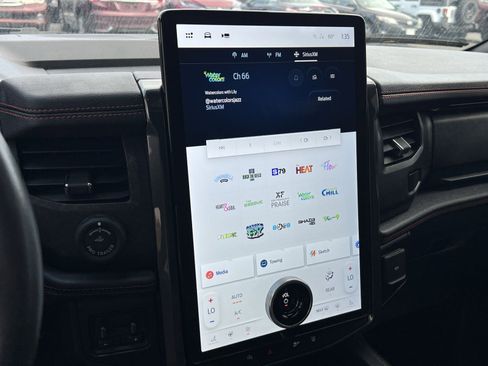 Used 2023 Ford Expedition Limited image 17