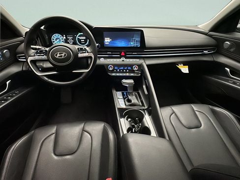 Certified 2025 Hyundai Elantra Limited FWD image 22