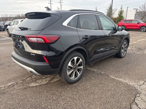 Used 2024 Ford Escape Platinum image 5