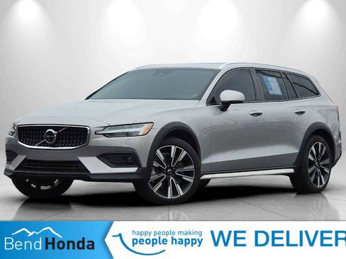Used 2024 Volvo V60 B5 Cross Country Ultimate image 1