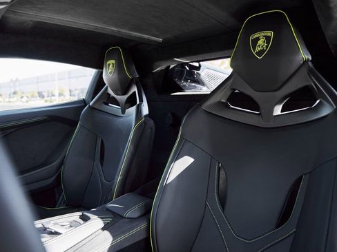 Used 2025 Lamborghini Revuelto AWD/4WD image 47