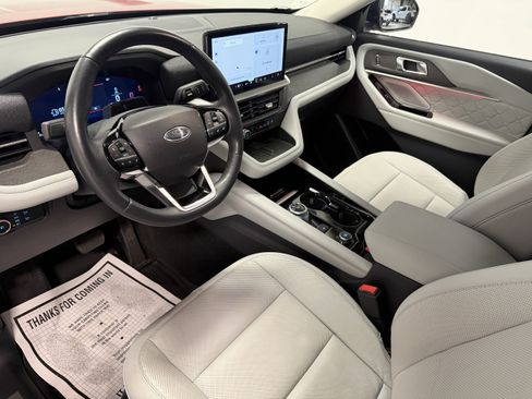 Used 2025 Ford Explorer Platinum w/ LUX Leather Package AWD/4WD image 4
