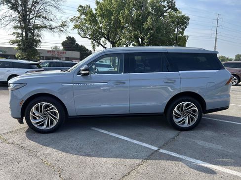Used 2025 Lincoln Navigator Reserve AWD/4WD image 8