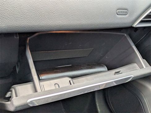 Used 2017 Jaguar F-PACE Prestige image 22