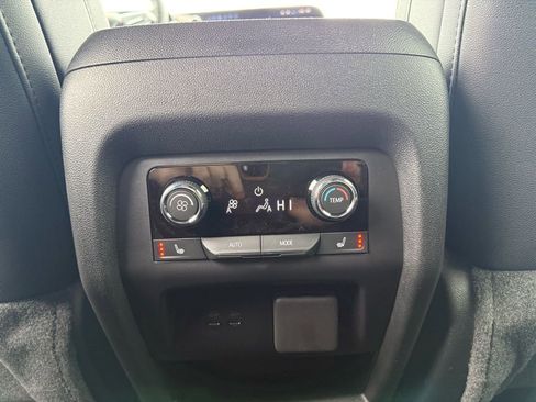 New 2026 Chevrolet Traverse High Country image 13