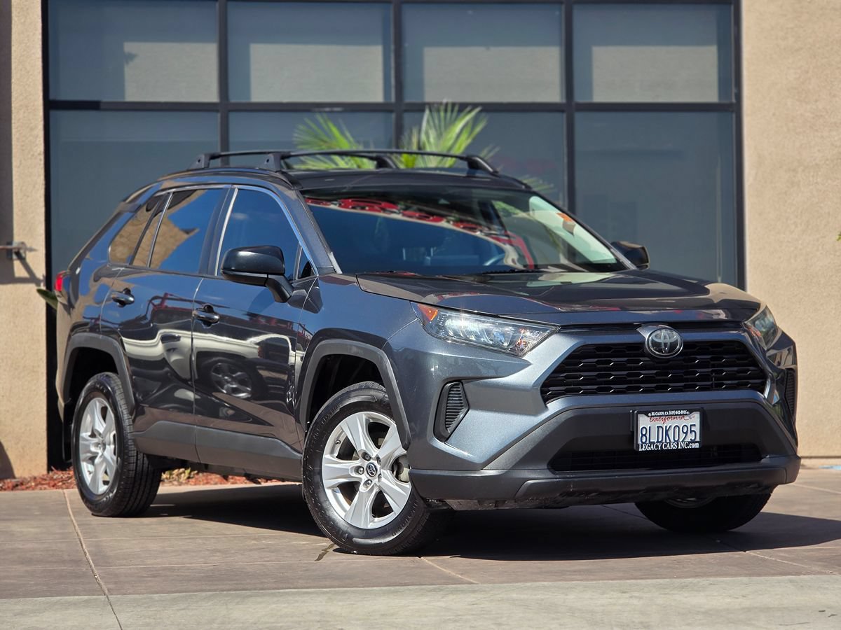 Used 2019 Toyota RAV4 LE w/ Carpet Mat Package FWD image 4