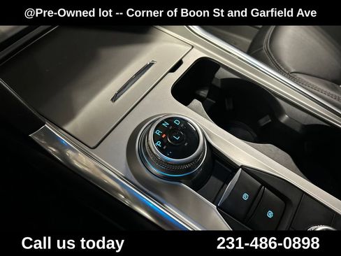 Used 2022 Ford Explorer XLT w/ Equipment Group 202A AWD/4WD image 26
