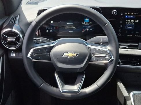Used 2025 Chevrolet Equinox LT FWD image 19