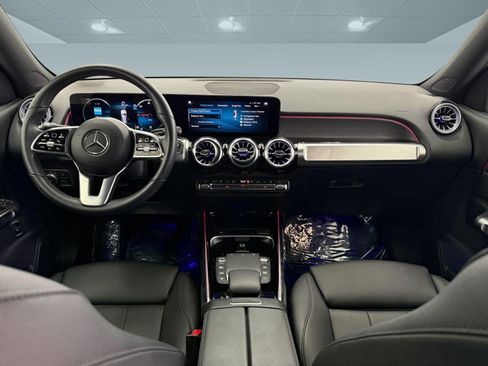Used 2023 Mercedes-Benz EQB 300 4MATIC image 12