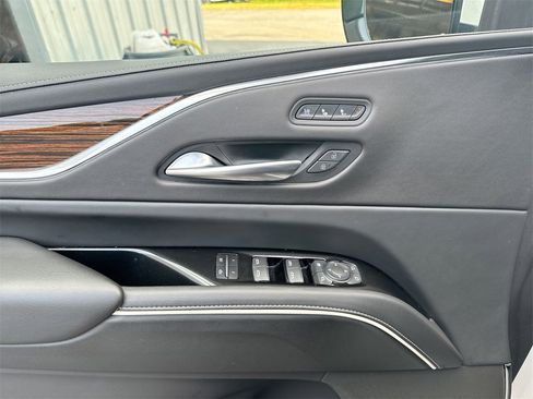 Used 2023 Cadillac Escalade Premium Luxury image 15