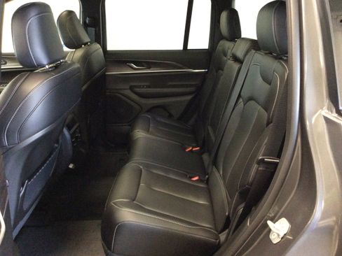 Used 2025 Jeep Grand Cherokee Limited w/ Black Appearance Package AWD/4WD image 34