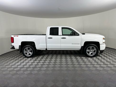 Used 2018 Chevrolet Silverado 1500 Custom w/ Custom Value Package image 21