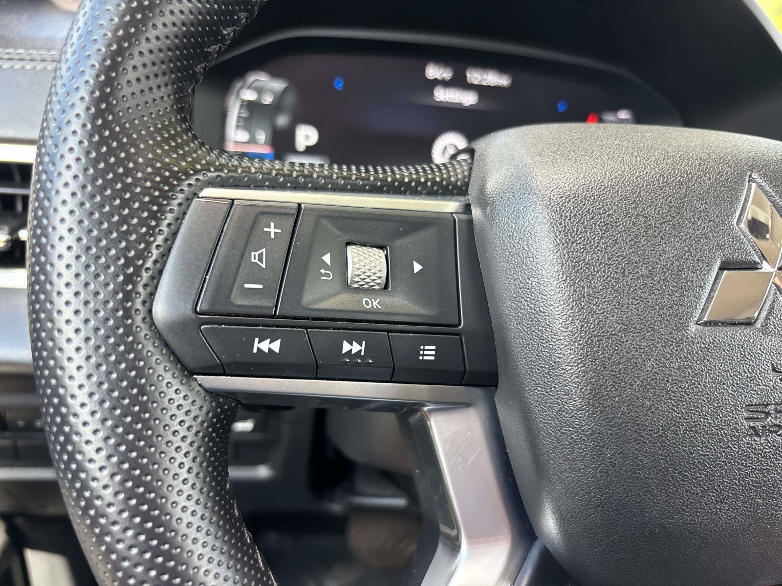 Used 2024 Mitsubishi Outlander SEL AWD/4WD image 21