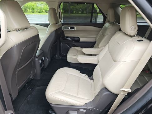 Used 2020 Ford Explorer Platinum AWD/4WD image 18