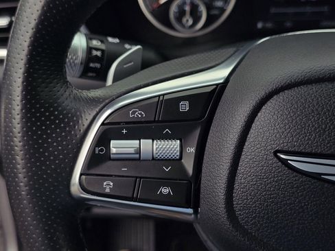 Used 2025 Genesis G70 2.5T RWD image 15