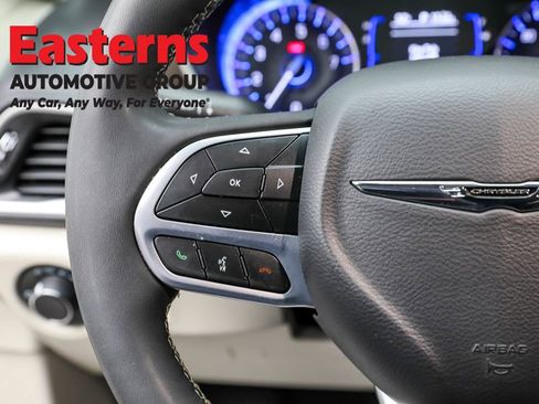 Used 2023 Chrysler Voyager LX image 15