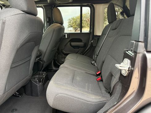 Used 2025 Jeep Wrangler Sport S image 27