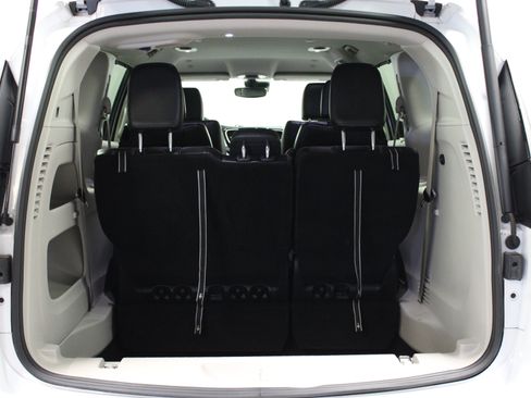 Used 2024 Chrysler Pacifica Touring-L FWD image 15